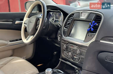 Седан Chrysler 300 2017 в  фото 62 Седан Chrysler 300 2017 в