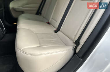Седан Chrysler 300 2017 в  фото 77 Седан Chrysler 300 2017 в