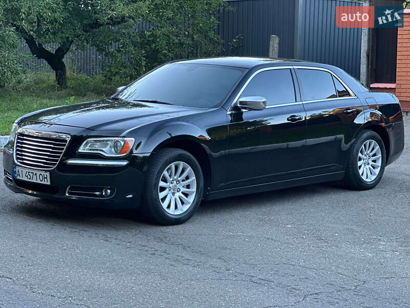 Седан Chrysler 300 2012 в Києві