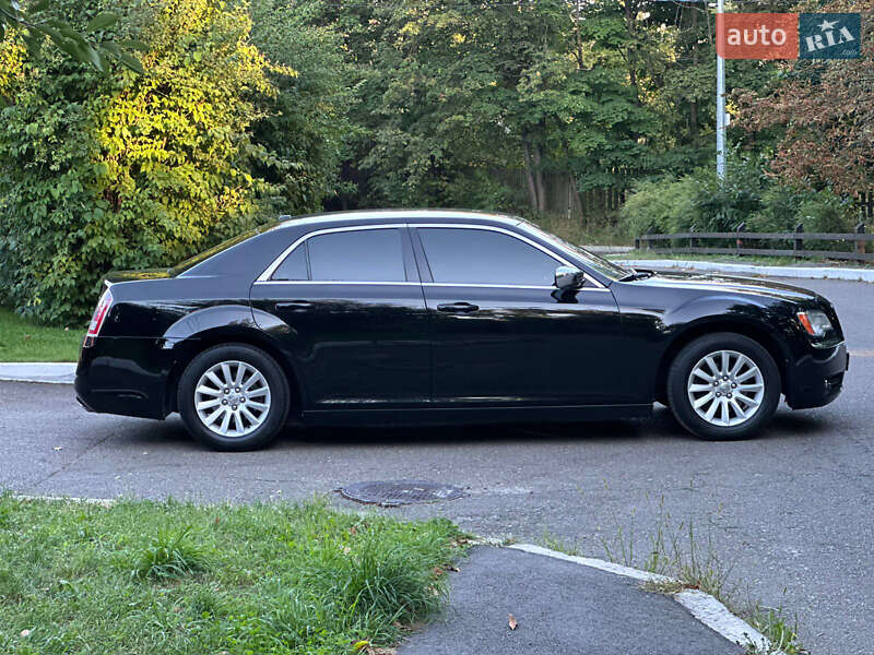 Седан Chrysler 300 2012 в Києві