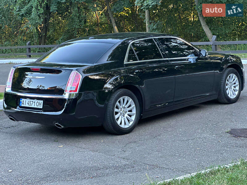 Седан Chrysler 300 2012 в Києві