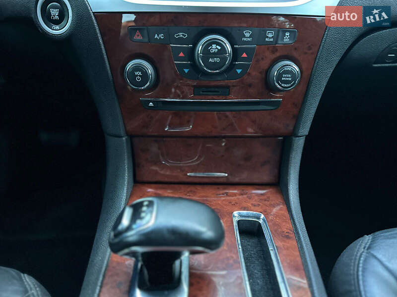 Седан Chrysler 300 2012 в Києві