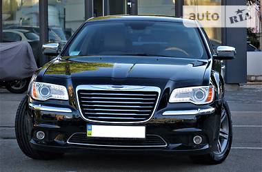 Седан Chrysler 300C 2011 в Киеве