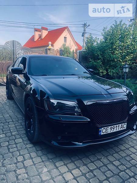 Седан Chrysler 300C 2013 в Черновцах