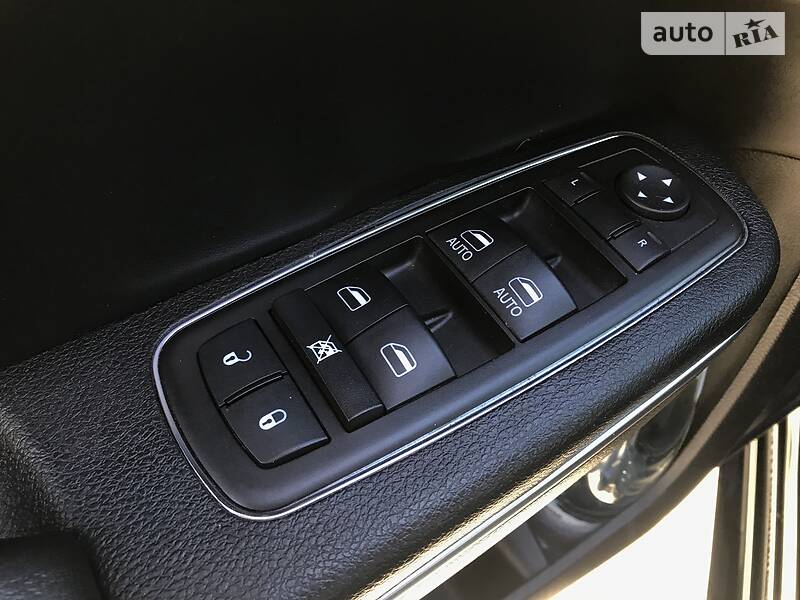 Седан Chrysler 300C 2014 в Одесі