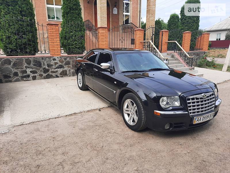 Седан Chrysler 300C 2006 в Смілі