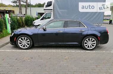 Седан Chrysler 300C 2017 в Львове