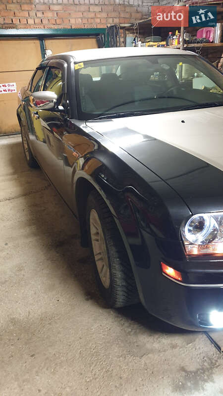 Седан Chrysler 300C 2004 в Марганце