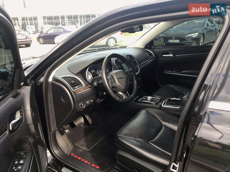 Седан Chrysler 300C 2016 в Киеве