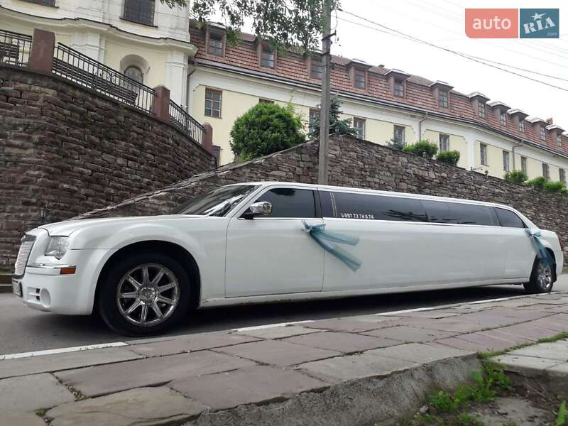 Лимузин Chrysler 300C 2005 в Львове