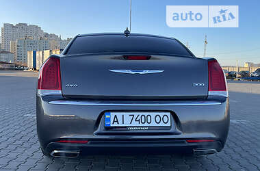 Седан Chrysler 300C 2018 в 