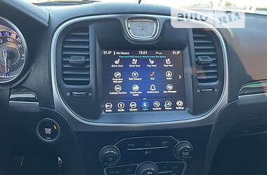 Седан Chrysler 300C 2018 в 
