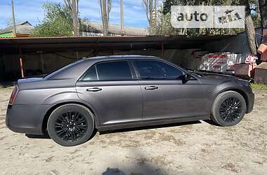 Седан Chrysler 300C 2013 в 