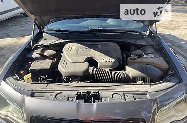 Седан Chrysler 300C 2013 в 