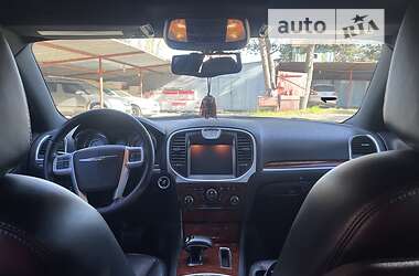 Седан Chrysler 300C 2013 в 