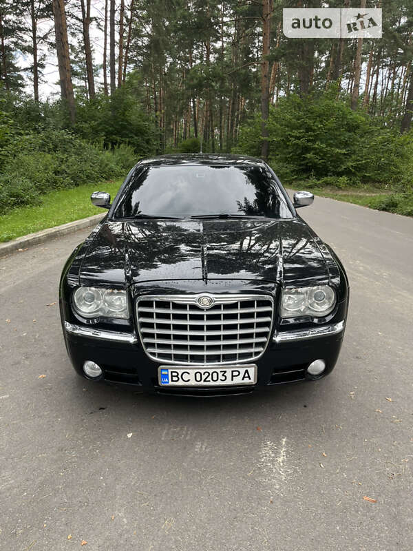 Седан Chrysler 300C 2008 в Львові