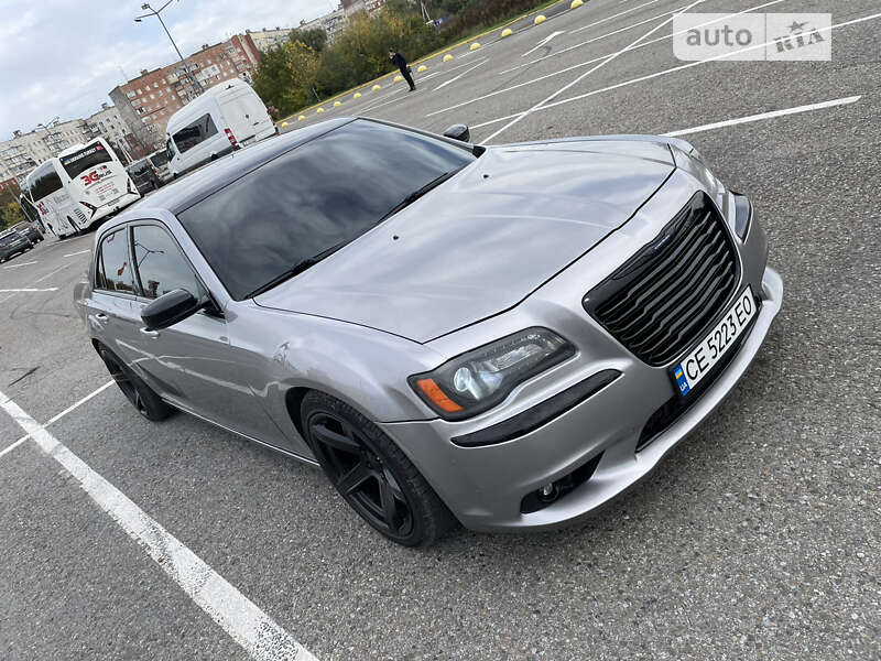 Седан Chrysler 300C 2012 в Чернівцях