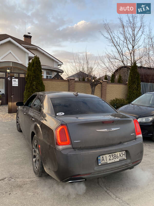 Седан Chrysler 300C 2016 в Киеве