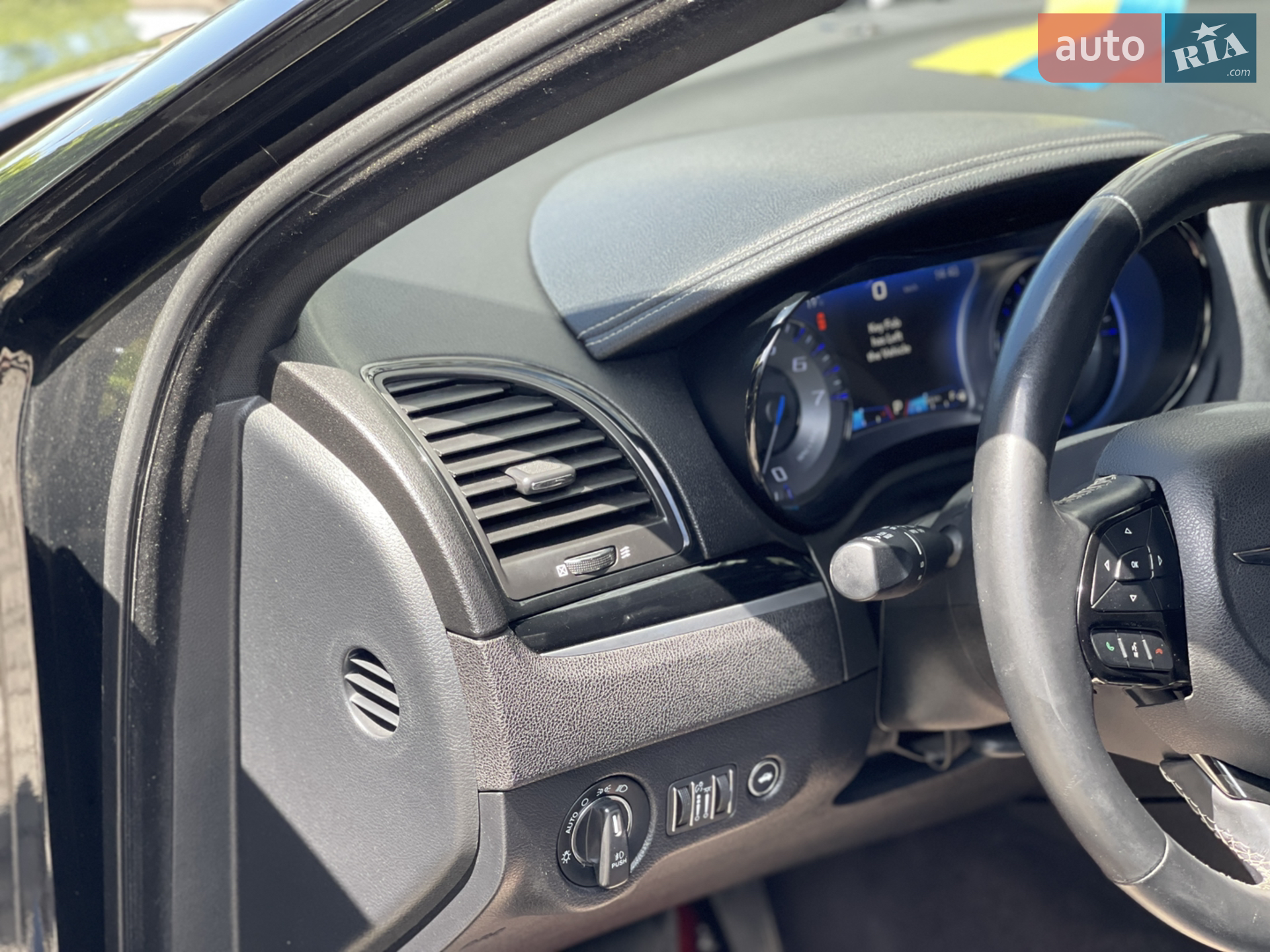2017 Chrysler 300C - мініатюра 29