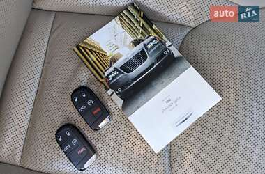 Седан Chrysler 300C 2013 в 