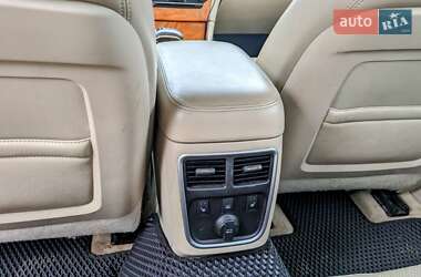 Седан Chrysler 300C 2013 в 