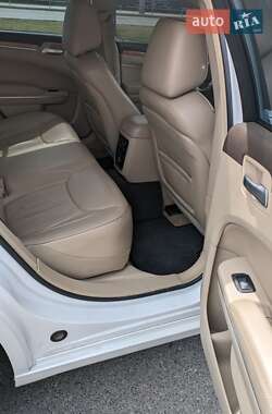 Седан Chrysler 300C 2013 в 