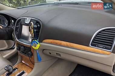 Седан Chrysler 300C 2013 в 