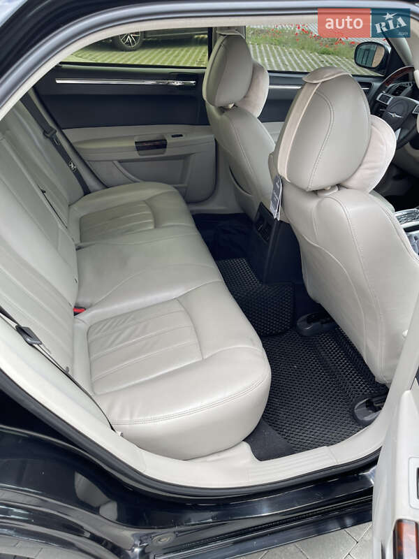 Седан Chrysler 300C 2006 в Хмельницком