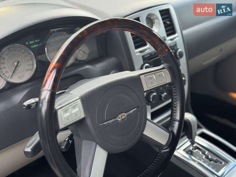 Седан Chrysler 300C 2006 в Днепре