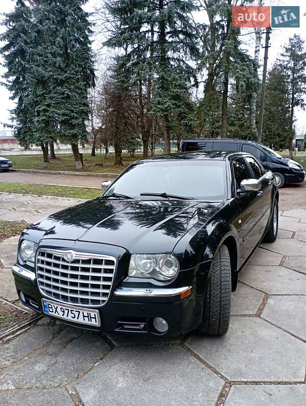 Седан Chrysler 300C 2008 в Дубні