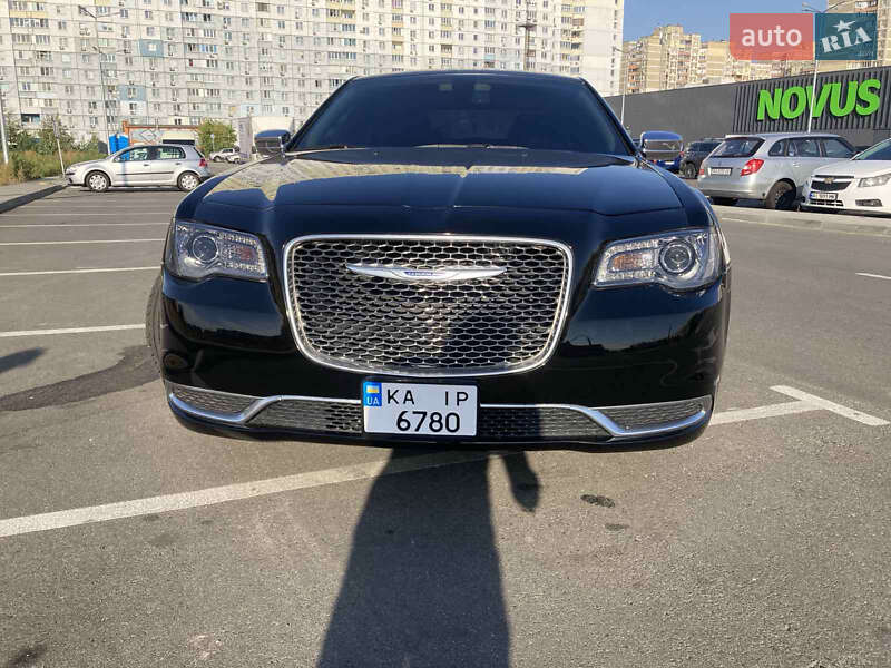 Седан Chrysler 300C 2018 в Киеве