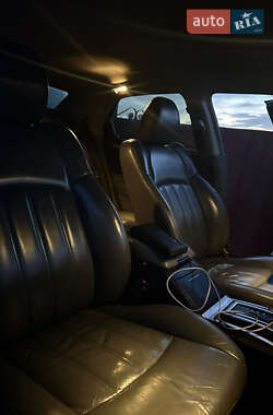 Хэтчбек Chrysler 300C 2005 в 