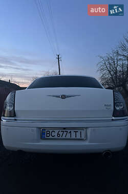 Хэтчбек Chrysler 300C 2005 в 