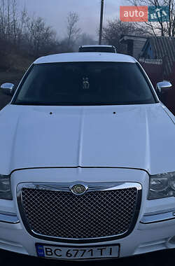 Хэтчбек Chrysler 300C 2005 в 