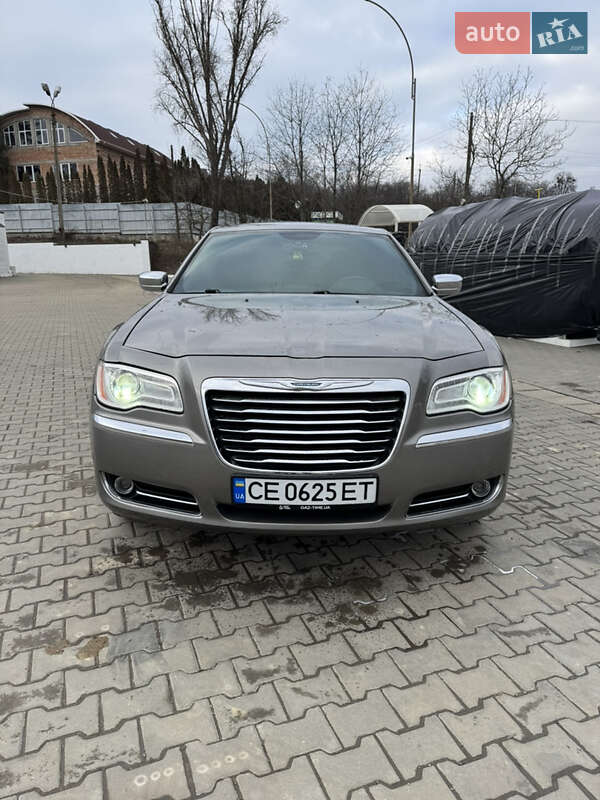 Седан Chrysler 300C 2014 в 