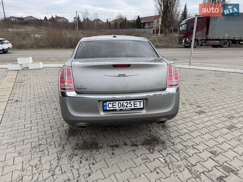 Седан Chrysler 300C 2014 в Черновцах