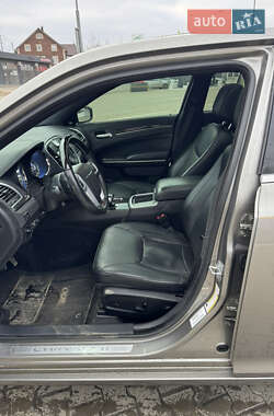 Седан Chrysler 300C 2014 в 