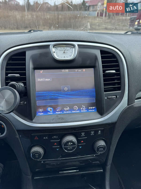 Седан Chrysler 300C 2014 в Черновцах