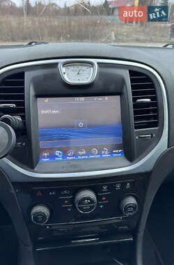 Седан Chrysler 300C 2014 в 