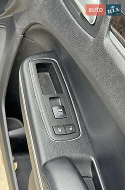 Седан Chrysler 300C 2014 в 