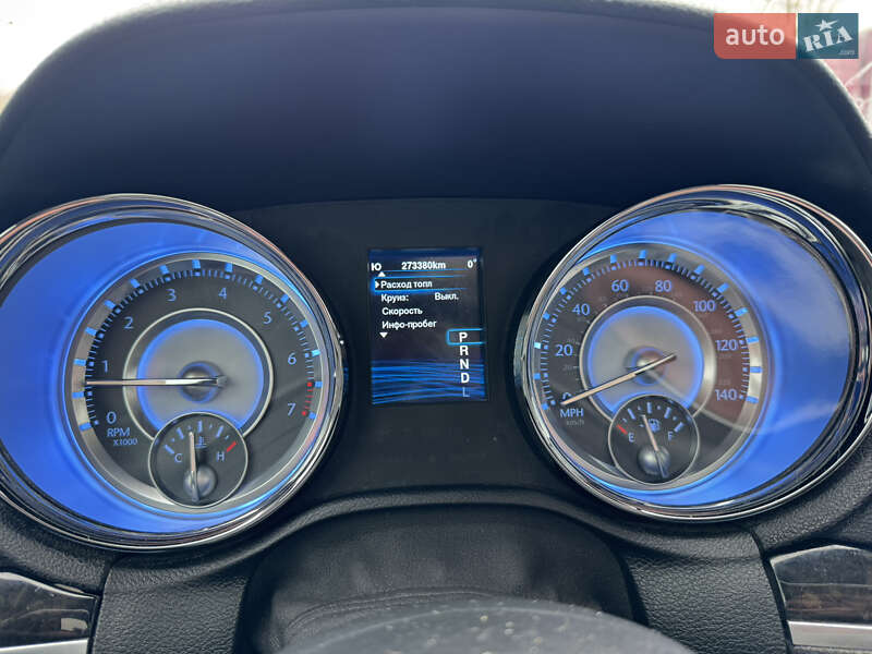 Седан Chrysler 300C 2014 в Черновцах