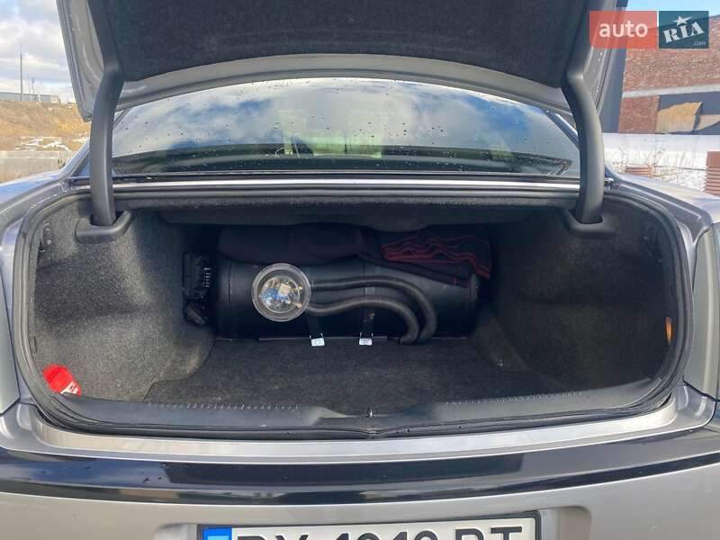 Седан Chrysler 300C 2012 в Хмельницком