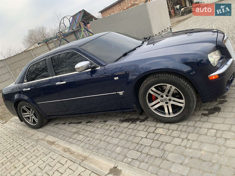 Седан Chrysler 300C 2005 в Черновцах