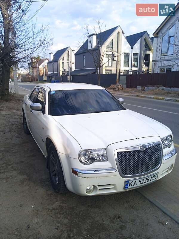 Седан Chrysler 300C 2006 в Ірпені