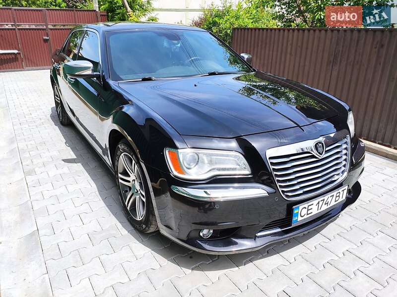 Седан Chrysler 300C 2012 в 