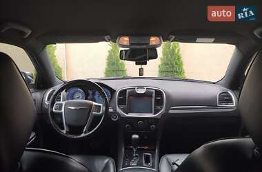 Седан Chrysler 300C 2012 в 