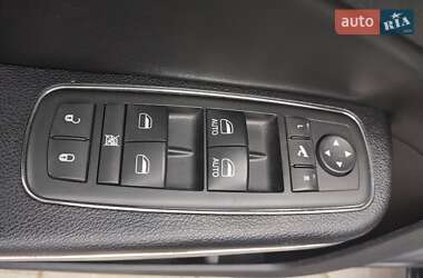 Седан Chrysler 300C 2012 в 