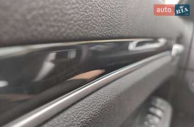 Седан Chrysler 300C 2012 в 