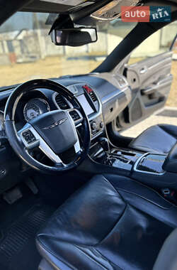Седан Chrysler 300C 2011 в 