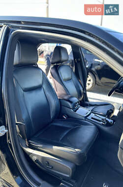 Седан Chrysler 300C 2011 в 